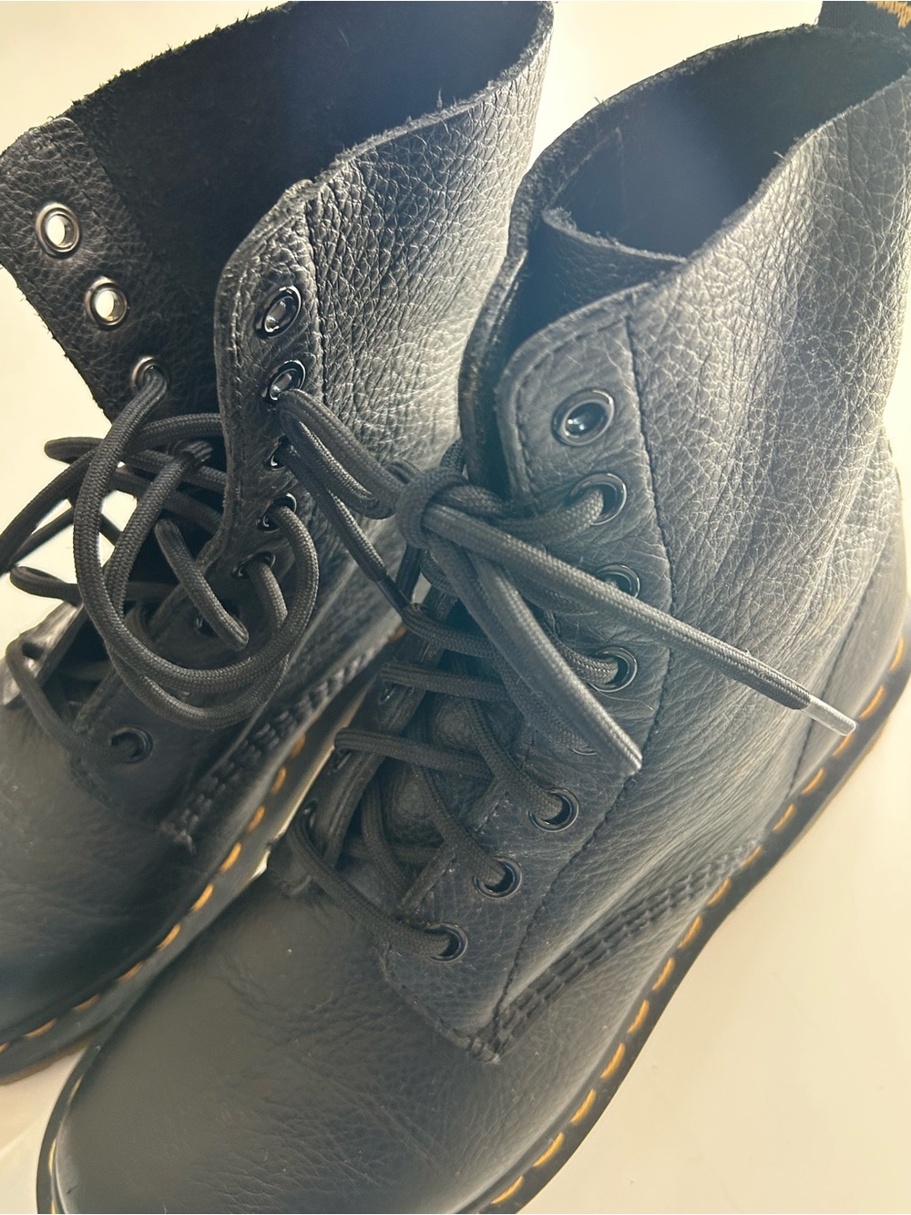8-Hole Soft Black Leather Classic Dr Martens Hi Top Lace Up Boot; Size 7/ EUR 38
